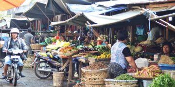 Harga Sembako di Jakarta Hari Ini terpantau fluktuatif.