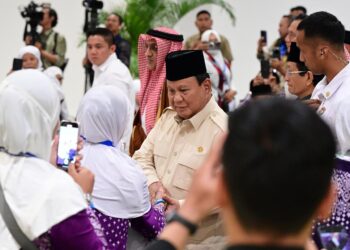 Presiden minta biaya haji lebih murah dari Malaysia. (BPMI Setpres/Muchlis Jr )