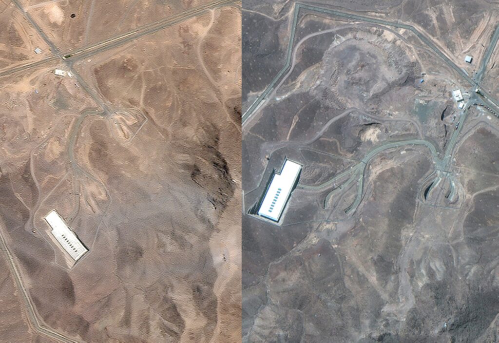Citra satelit situs nuklir Fordow Iran di bawah pegunungan.