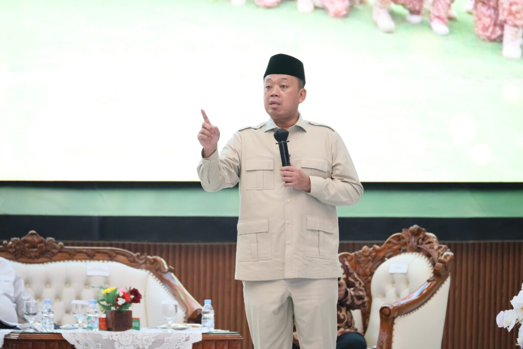 Menteri ATR/BPN Nusron Wahid menyampaikan arahan tentang percepatan Reforma Agraria dan penataan ruang di forum kepala daerah di IPDN Sumedang.