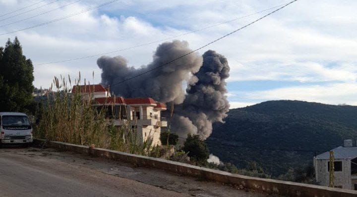 Israel bom Lebanon Selatan menghancurkan pabrik bahan bangunan dan tangki bahan bakar. Serangan ini memperburuk kondisi ekonomi warga yang masih berjuang bangkit dari dampak perang.
