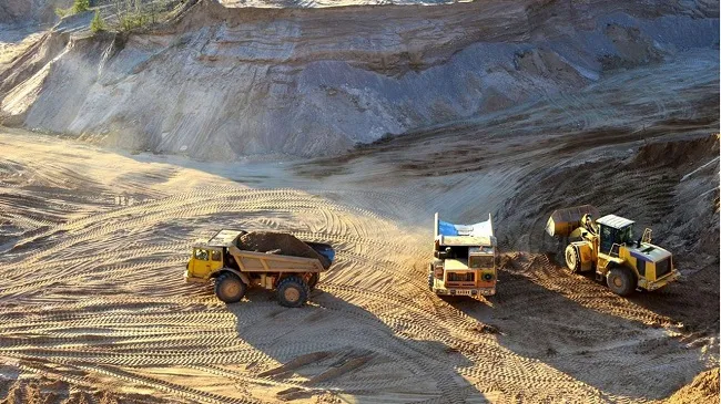 Sejarah eksploitasi uranium antara Prancis dan Niger.