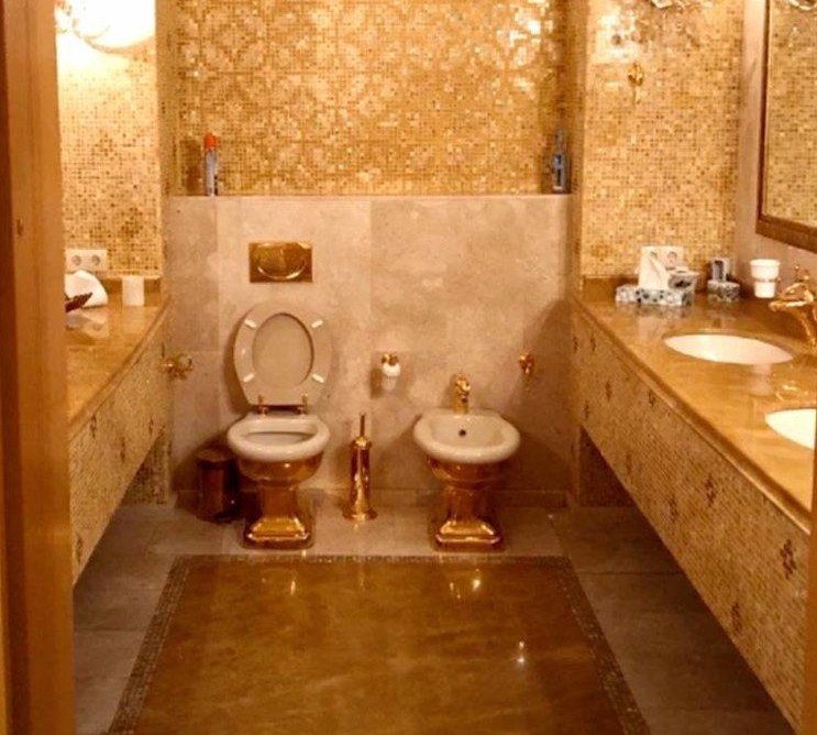 toilet emas Tymur Mindich dalam skandal Kiev.