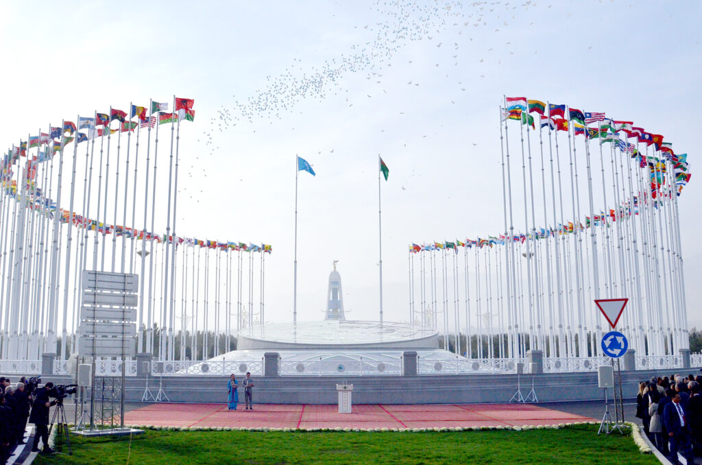 Sekjen CICA menghadiri forum internasional perdamaian di Turkmenistan.