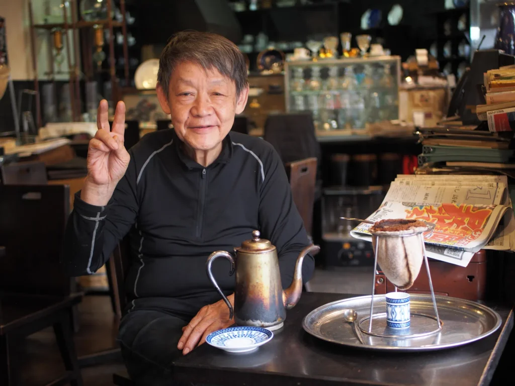 Kopi tua berusia 30 tahun disajikan dengan ritual omotenashi di Osaka.