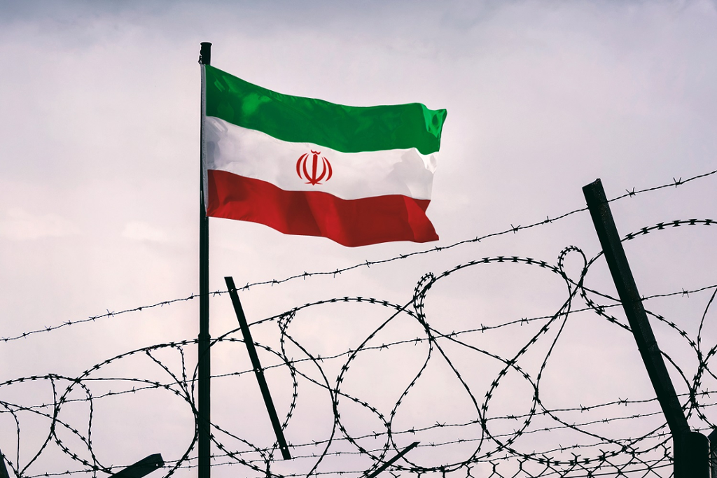 Amerika mau Iran menyerah melalui tekanan ekonomi dan strategi jangka panjang.