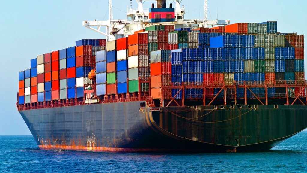 Kapal kontainer raksasa tetap beroperasi di tengah kondisi overcapacity pelayaran global