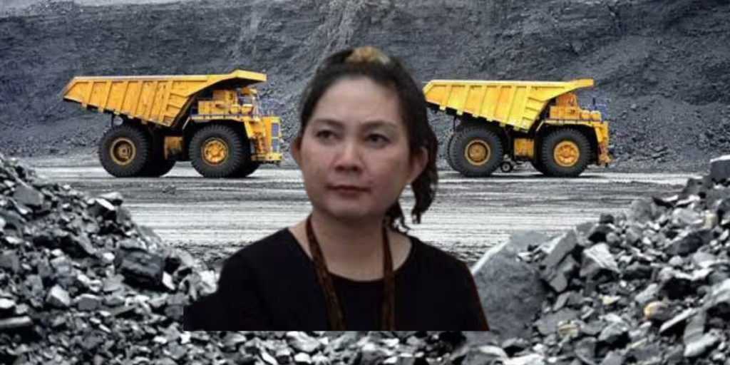 Ratu batu bara batu bara Tan Paulin di latar area tambang batu bara yang terkait kasus tambang Kutai Kartanegara.