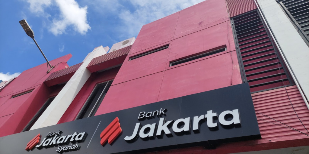 Gedung kantor pusat Bank Jakarta di Jakarta.