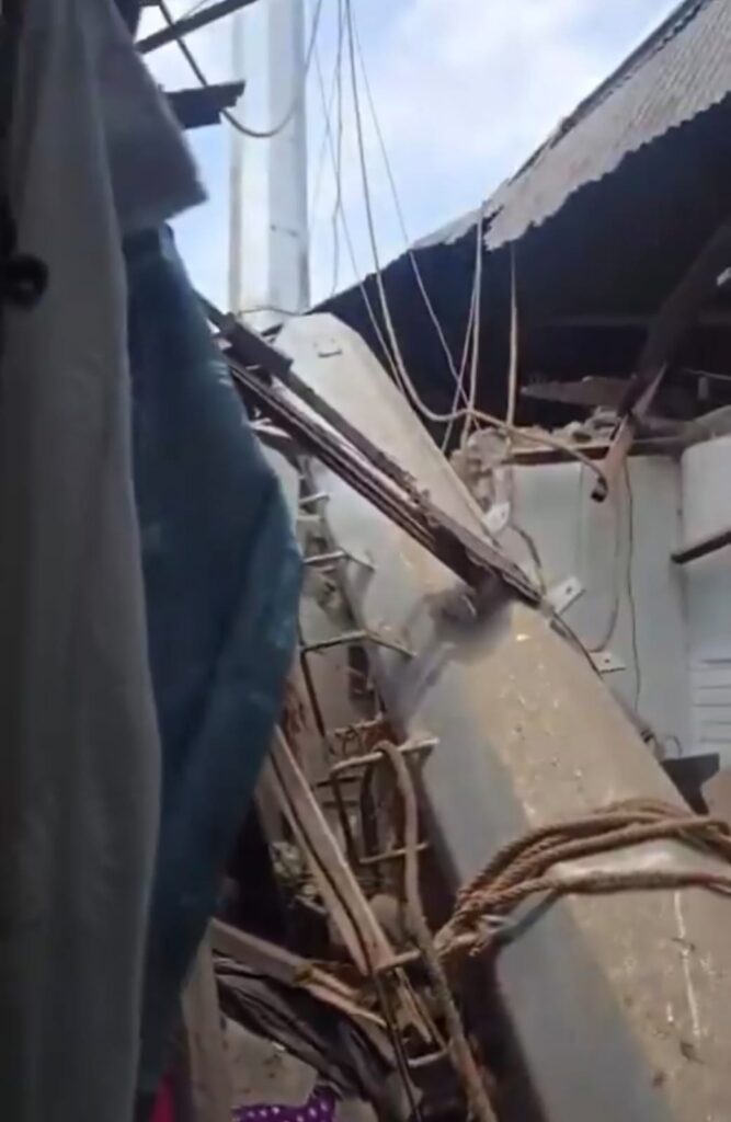 Tower BTS TBG roboh di Kembangan Utara. Penerbitan PBG oleh Dinas Citata DKI disorot di tengah dugaan pelanggaran standar keselamatan.