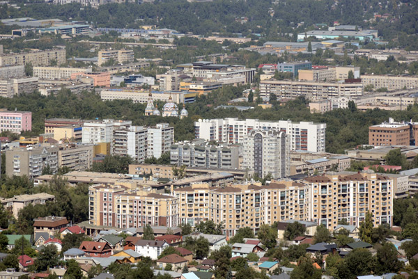 Bangunan apartemen dan properti komersial di Kazakhstan.