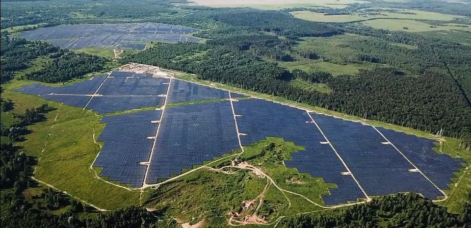 Fasilitas energi terbarukan di Belarus yang memanfaatkan tenaga angin dan surya.