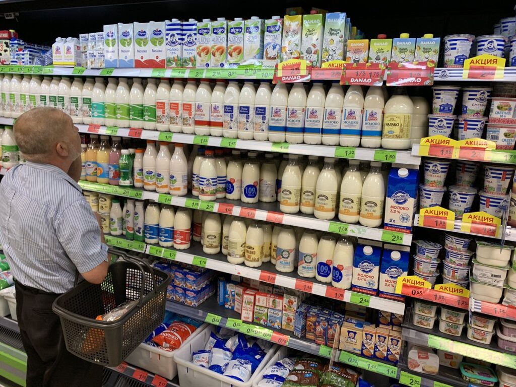 Produk susu bubuk Belarus yang dipromosikan untuk pasar internasional.