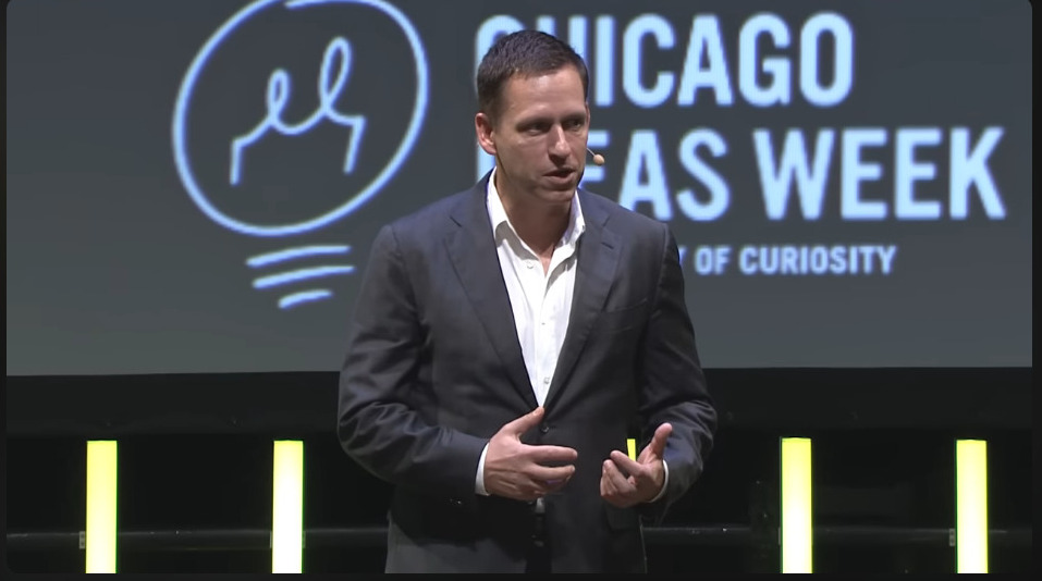 Peter Thiel berbicara dalam sebuah forum teknologi di Amerika Serikat.