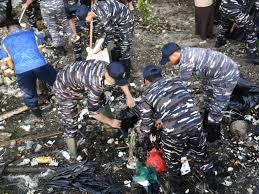 Wibi Andrino menjelaskan peran TNI dalam membantu mengubah perilaku warga terkait pengelolaan sampah.