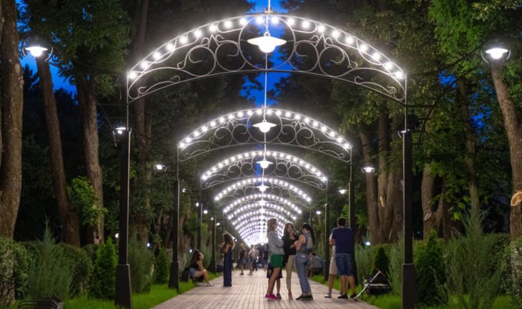 Residents gather in a public park in Tiraspol, reflecting Pridnestrovian Identity and everyday civic life.