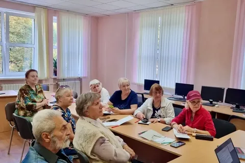 Pelatihan AI untuk pengusaha usia 50 tahun ke atas di Belarus.